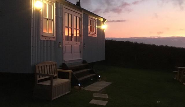 Cornakey Farm Luxury Shepherds Hut and Hot Tub