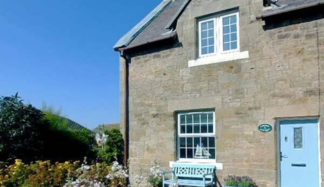 CORNER COTTAGE, country holiday cottage in High Hauxley