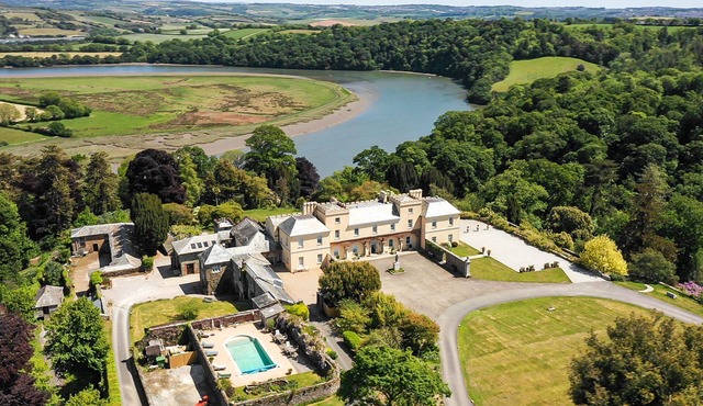 Cornish Castle - Luxury Cottages