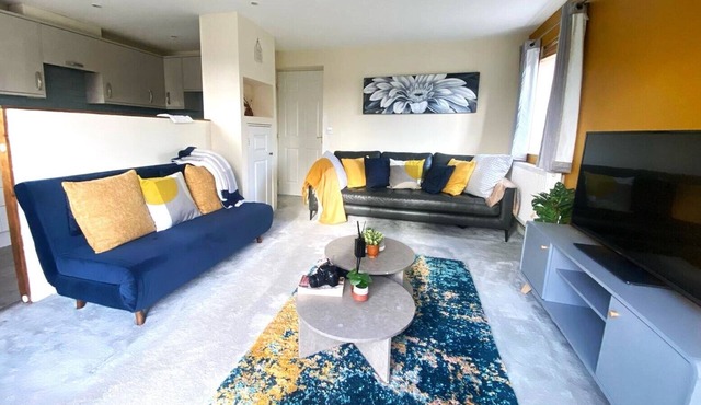Cosy 2 Bedroom Apartment in Stevenage SG1 Hertfordshire Free Parking Sleeps 5