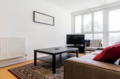 Cosy 4 Bed apt in Central London- Sleeps 8