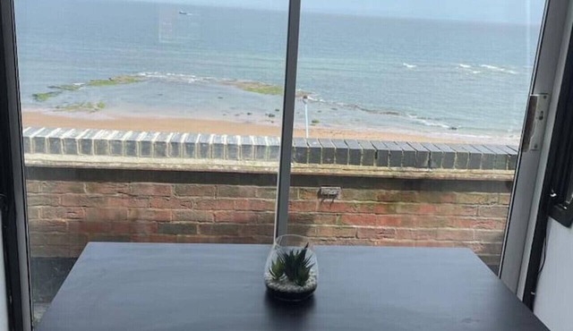 Cosy apartment with sea view