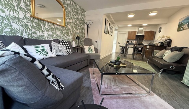 Cosy Apartment within a short walk to the nightlife and the business district