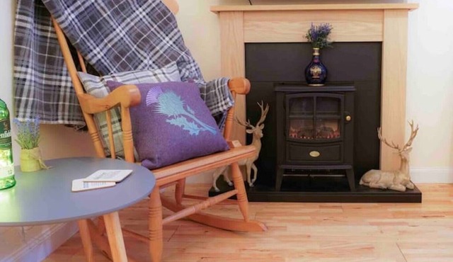 Cosy, central, super king bed, free parking, dog friendly