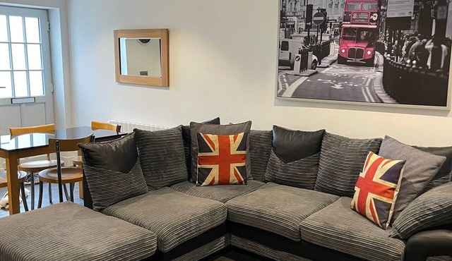 Cosy Flat in Sutton with Parking free