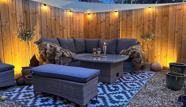 Cosy Home: King Sized Bed, Netflix, Woodland Area