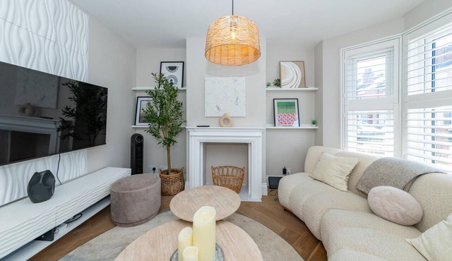 Cosy & Modern 2BR House with Home Office - Pass the Keys