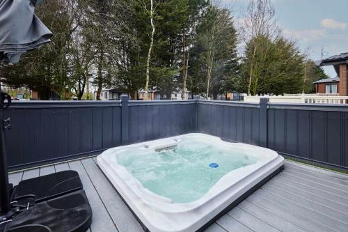 Country Cabin with Hot Tub