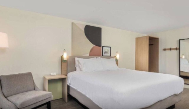 Couple Room Ideal for Beach Getaways - Free Breakfast Included