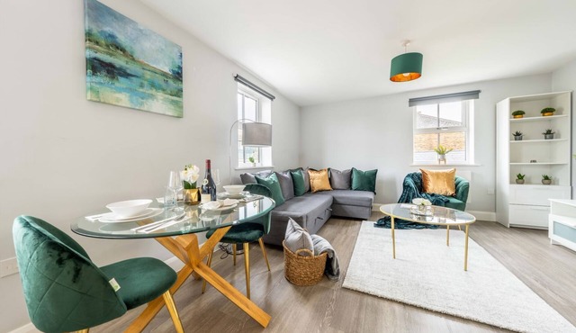 Couples, Contractors and Families Central Maidenhead Apartment