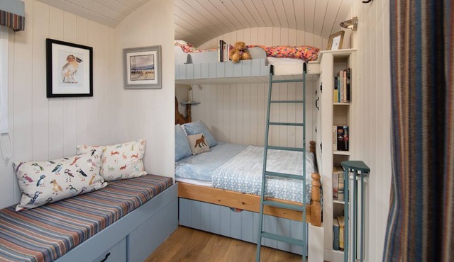 COW PARSLEY SHEPHERD'S HUT, near Berwick upon Tweed - sleeps 4