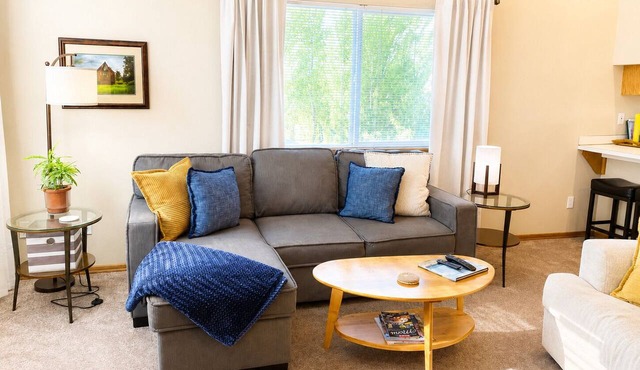 Cozy 2BR/2BA Near WSU - King Bed, Patio & Games in Pullman