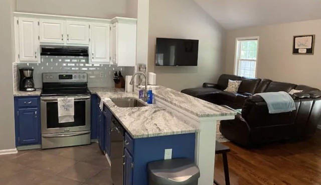 Cozy 3b/2b home in Winchester 1.4 miles from Twin Creeks marina!