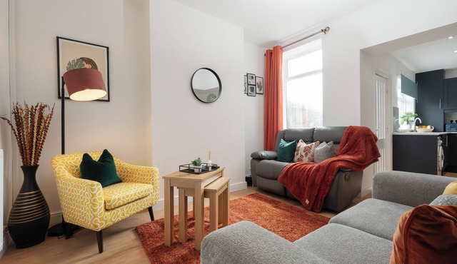 Cozy 4 bedroom in Aintree -Liverpool Free Parking, Super fast Wifi Internet.