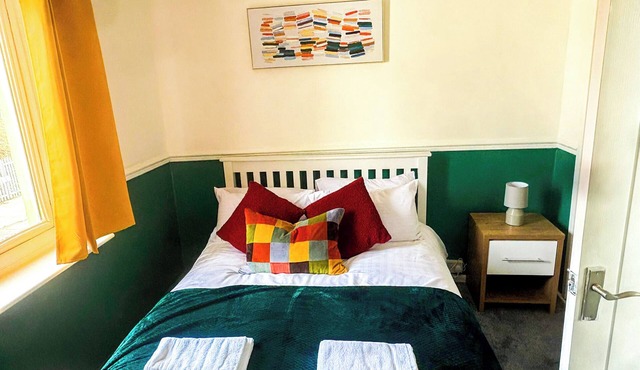 Cozy Apt Near ASDA & Molineux On-Site Parking