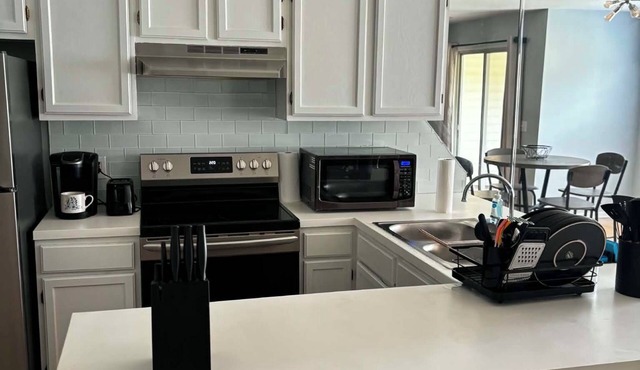 Cozy condo perfect for traveling medical professionals or nomads.