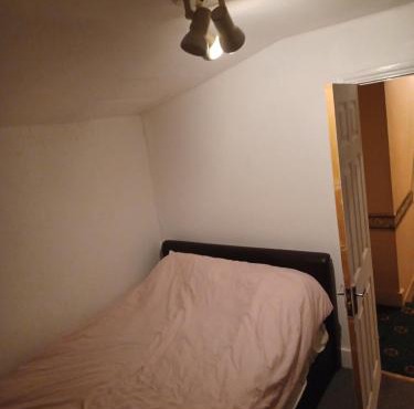 Cozy King Room with Shared Kitchen & Bathroom