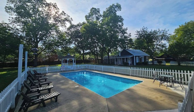 Cozy Millbrook Cottage | Pool Access Near Capitol