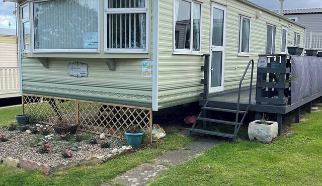 Cozy Mobile Home at Havens Reighton Sands Holiday Park, Pet-Friendly Retreat