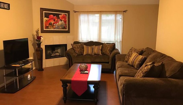 Cozy Pet-Friendly Home- Huge Spring Discounts in Spring