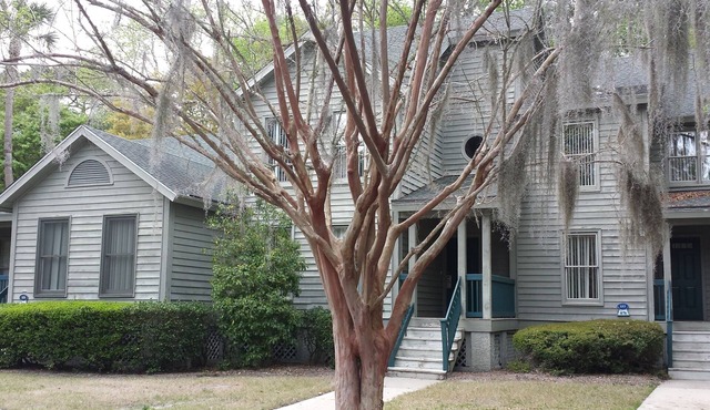 Cozy Quiet Cottage in gated bike friendly golf resort minutes from the Beach.