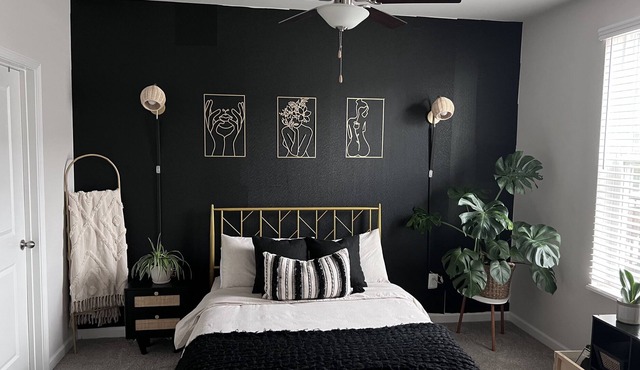 Cozy Spacious Nashville Studio