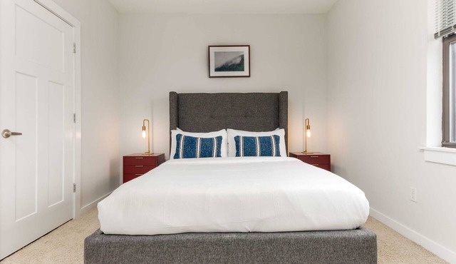 CozySuites Music Row Bold 2BR in Nashville! 55