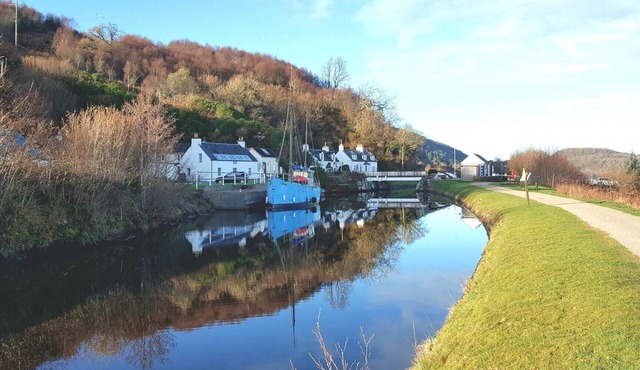 Crinan Canal Cottage No8 Cairnbaan Cottages