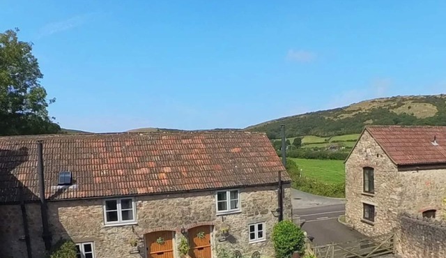 CROOKS, pet friendly, character holiday cottage in Axbridge