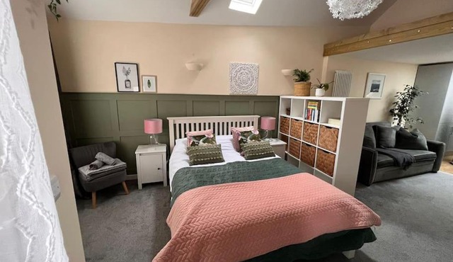 Cute Studio with kitchen, patio and free parking
