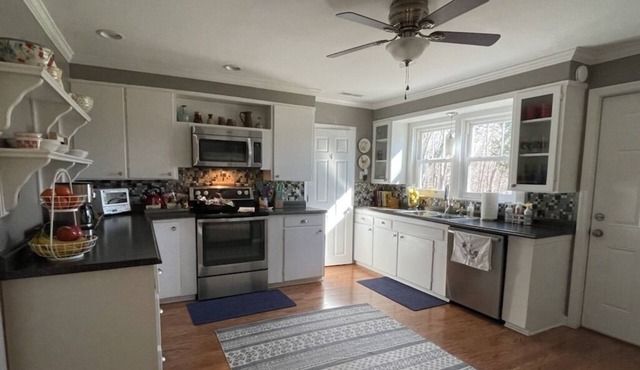 Cypress Cottage Farm Stay w/pony rides, hiking, s'mores; Near downtown/UNA