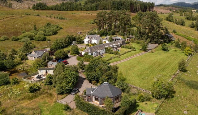 Dalnoid Cottages & Treehouses