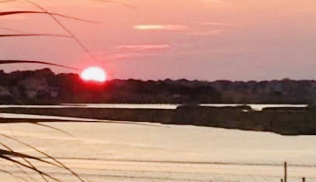 Deep Water Dock, the Beach, Gorgeous Sunsets & Beautiful Memories!
