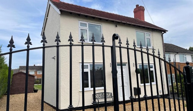 Delightful 2 bed detached home with secure parking