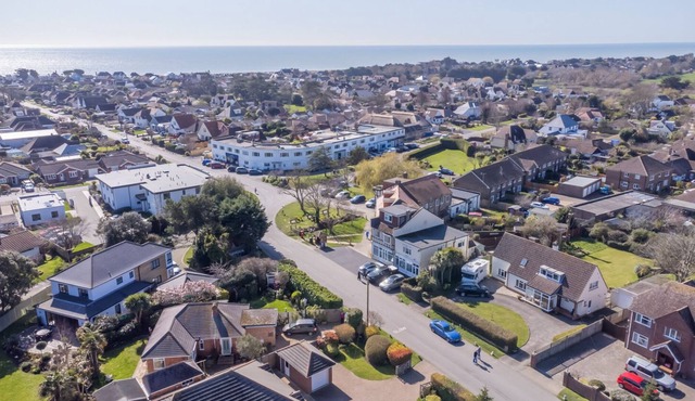 Delightful 2 Bedroom Seaside house with Garden - The perfect seaside escape.