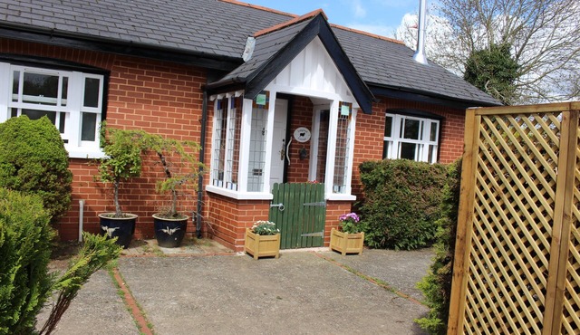 Delightful Detached Cottage close to Exeter, Dartmoor and the coast.