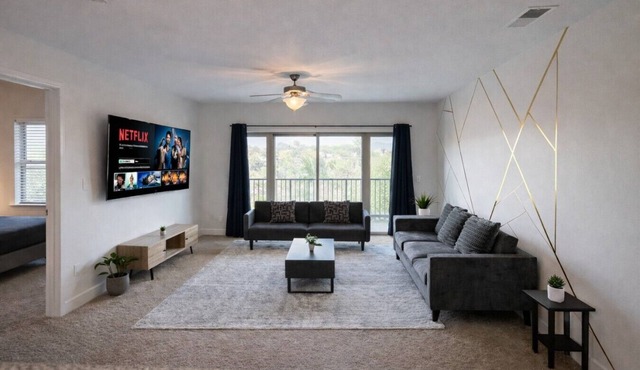 Designer UAB Condo | King Bed | Balcony View D2