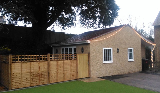 Detached luxurious 1 bed annexe, less than 5 mins walk into Milford on Sea
