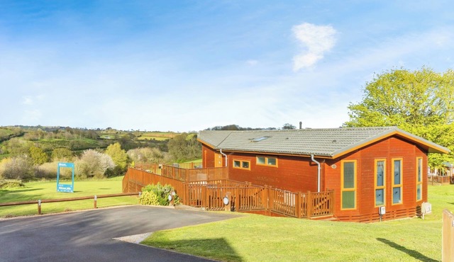 Devon Hills Paignton-6* Platinum Lodge-Hot Tub-Size 44 x 22-AC-Very Private n