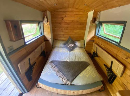 Dingle Glenn secluded woodland cabin & Hot Tub