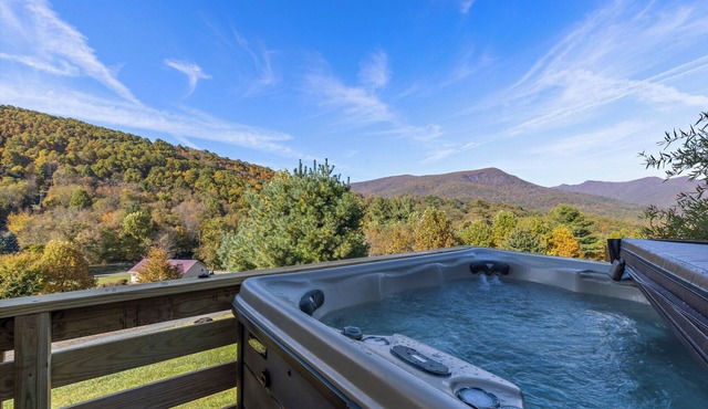 Discover Your Cool Escape 4BR/3BA w/Hot Tub, Game Room, Near West Jefferson