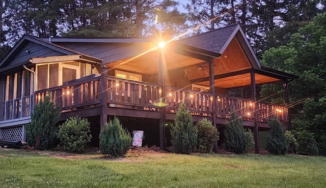Dog-Kids and Family Friendly Riverfront Cabin!