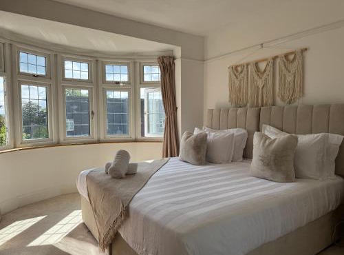 Double Driveway, Spacious Home, Near Castle & High St