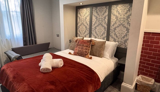 double room/shared bathroom