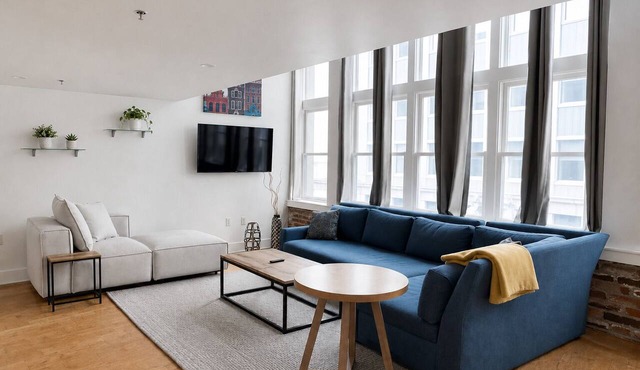 Downtown Music City Loft living! ~Steps to the Ryman and Broadway