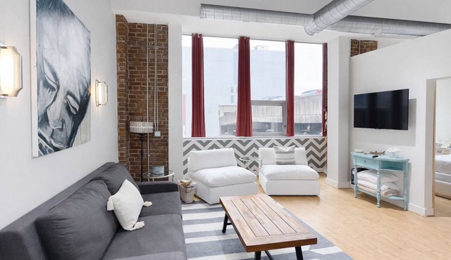 Downtown Music City Loft living! ~Steps to the Ryman and Broadway