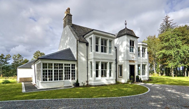 Earth House Scotland - Stunning Historic Fishing Lodge on the River Spey