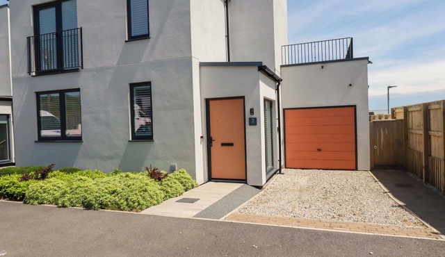 EDEN'S BLOOMDALE, family friendly, with a garden in St Austell