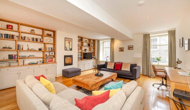 Edinburgh Central New Town Elegant 2-Bedroom Apartment in the Heart of the City