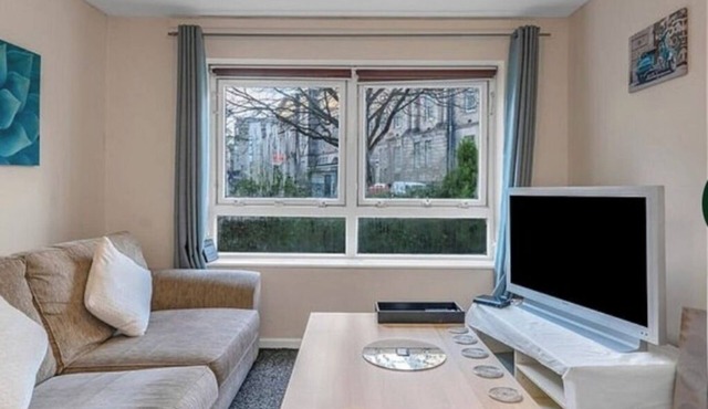 Edinburgh cosy city centre apartment ideal for travel nurses